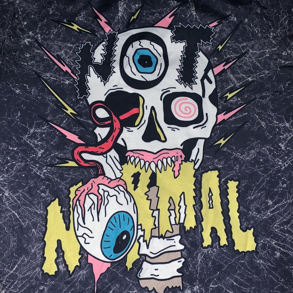 Trippy Graphic Skull Tee 💀